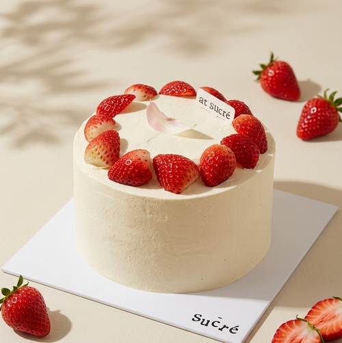 Tahitian_Vanilla_Strawberry_Cake